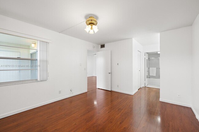 Building Photo - 650 SW 124th Terrace