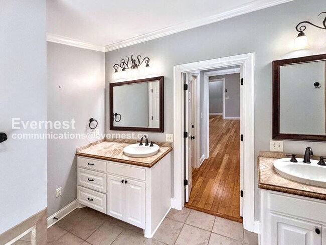 Building Photo - 4-Bedroom Home with Garage / Available Now!