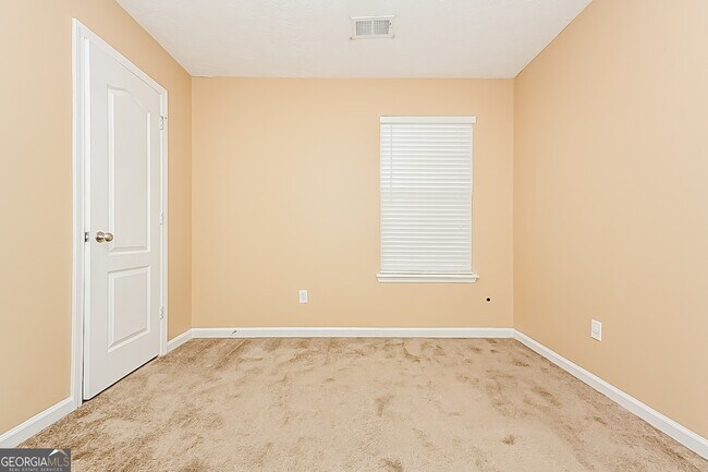 Building Photo - 257 Long Dr
