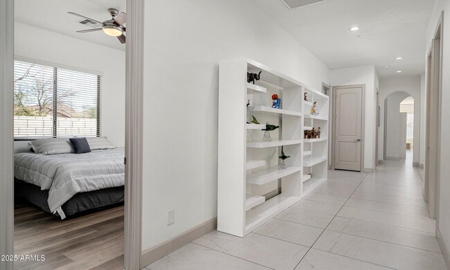 Building Photo - 1705 W Parnell Dr