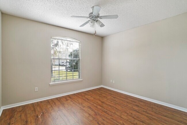 Building Photo - 236 Sterling Hill Dr
