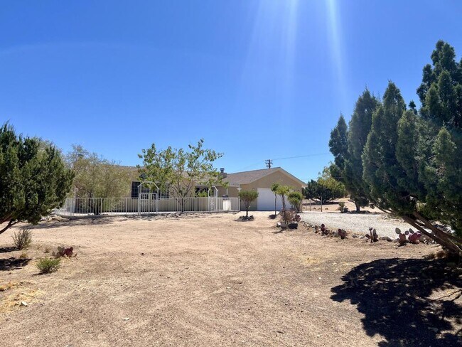 Building Photo - 21925 Fort Tejon Rd