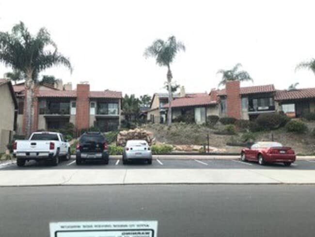Building Photo - Bright 2 bedroom 2.5 bath townhome in La Costa and award winning schools