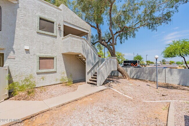 Primary Photo - 850 S River Dr
