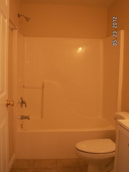 Building Photo - 7400 Courtyard Dr