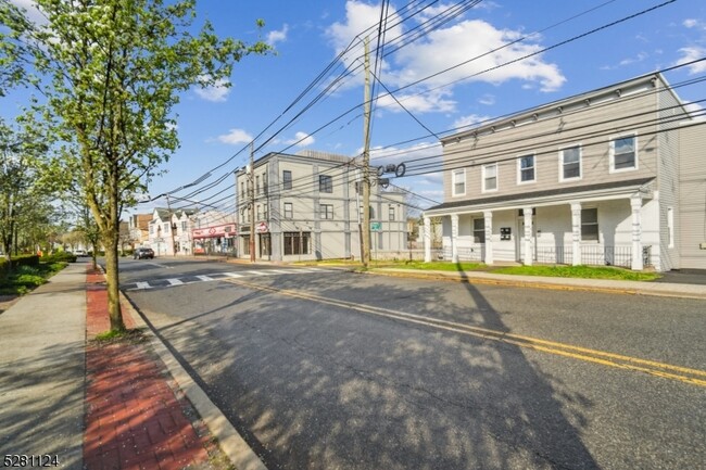 Building Photo - 143 Valley Rd