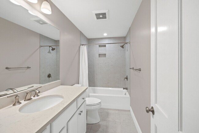 Building Photo - 25 Howland St