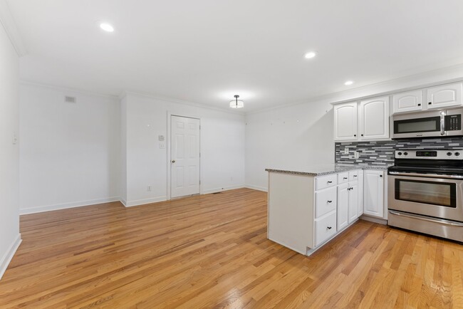 Building Photo - 804 Steeplechase Way