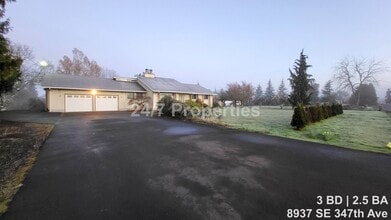Building Photo - Not-So-Boring Living - 3BD Home with a View of Mt. Hood