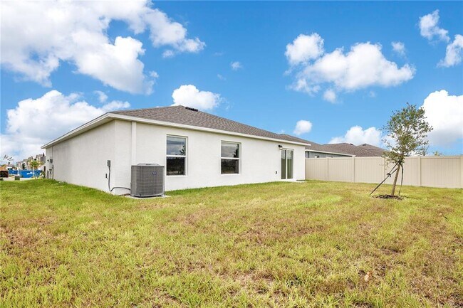 Building Photo - 2494 McKinley Dr