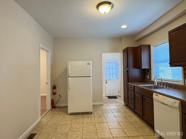 Building Photo - 154 George St