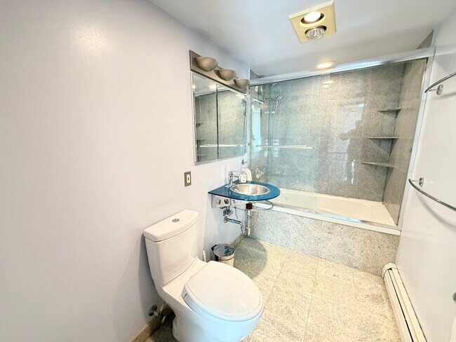 Building Photo - 5557 S Harper Ave