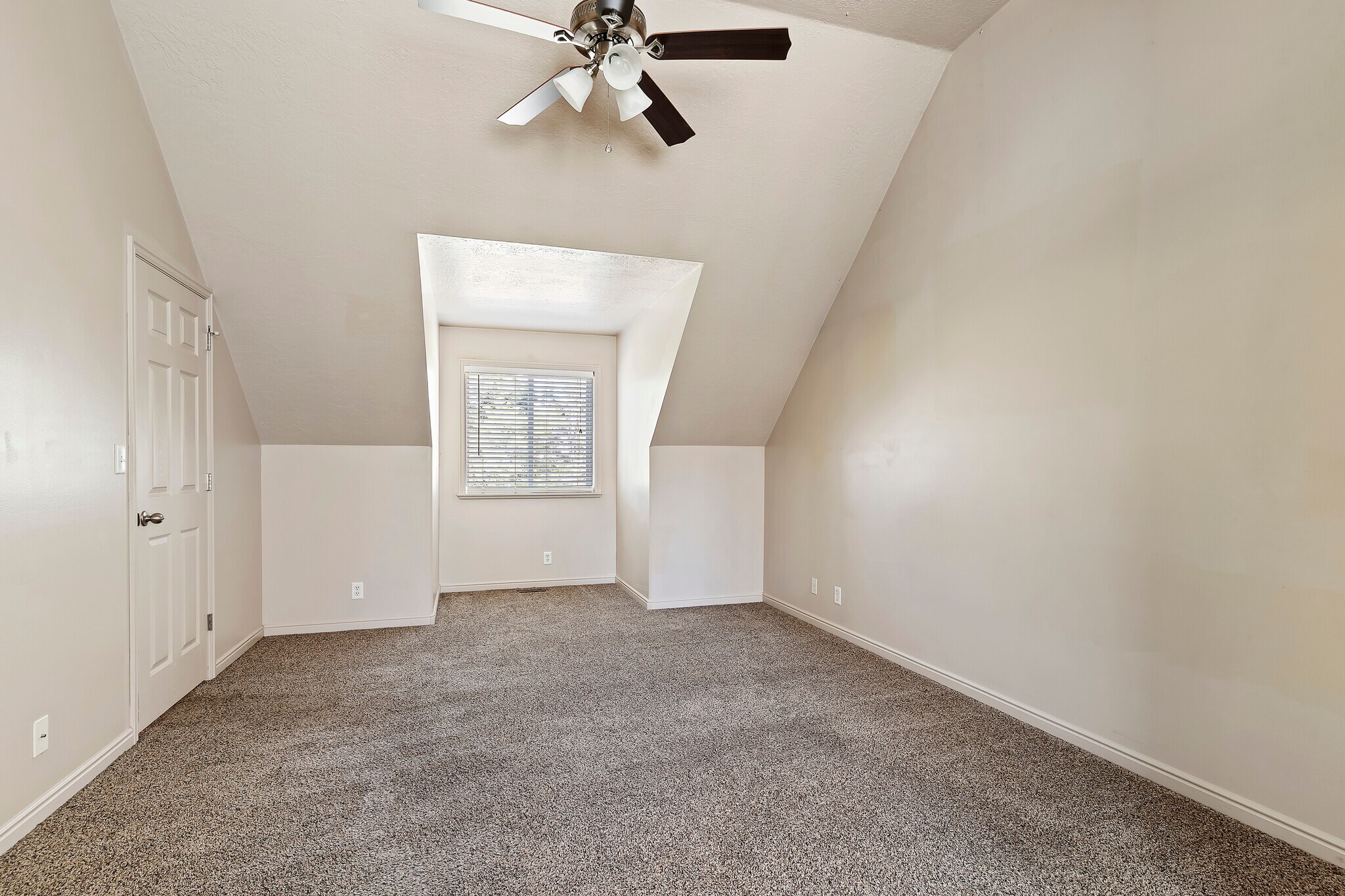 Building Photo - 1077 E 1675 S