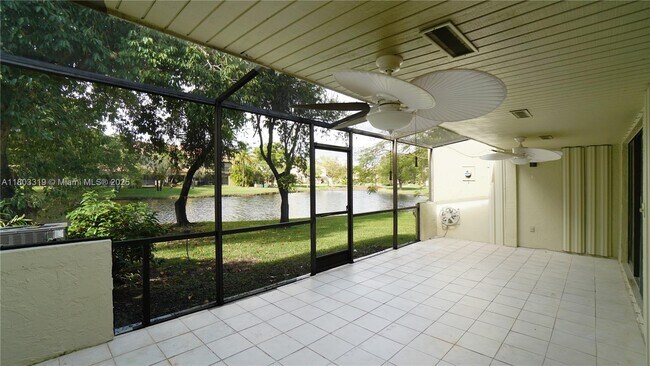 Building Photo - 3823 Estepona Ave