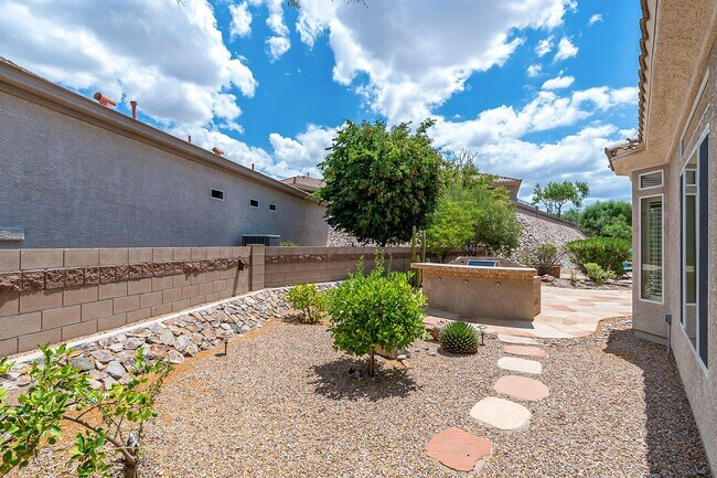 Building Photo - Gated Community!