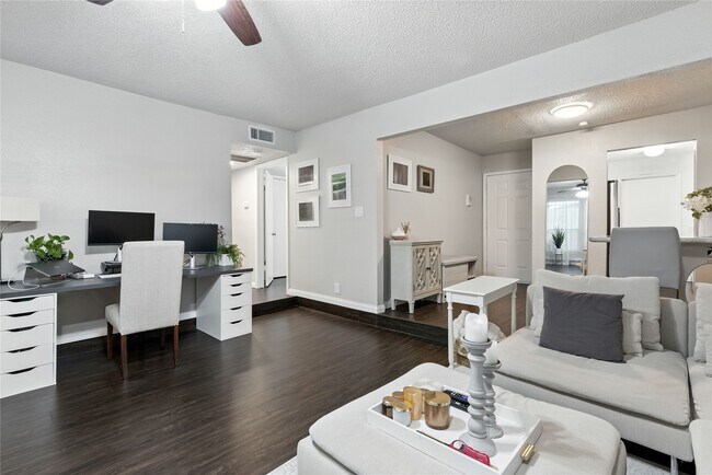 Building Photo - 2277 S Kirkwood Rd