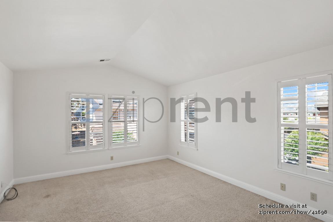 Building Photo - 742 Creekside Ct