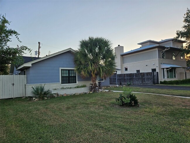 Building Photo - 6446 Brookside Dr