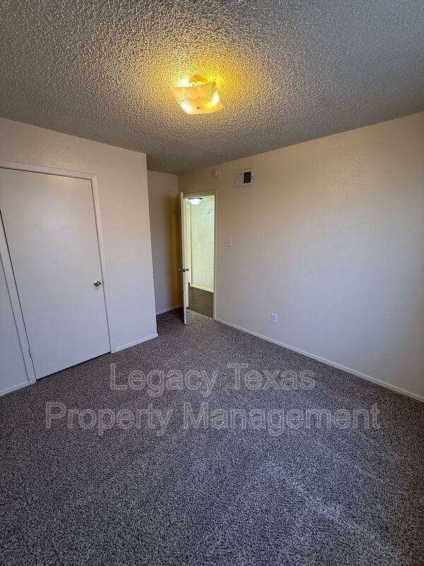 Building Photo - 1713 Short St