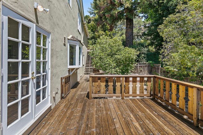 Building Photo - Large, Beautiful Upper Piedmont Home