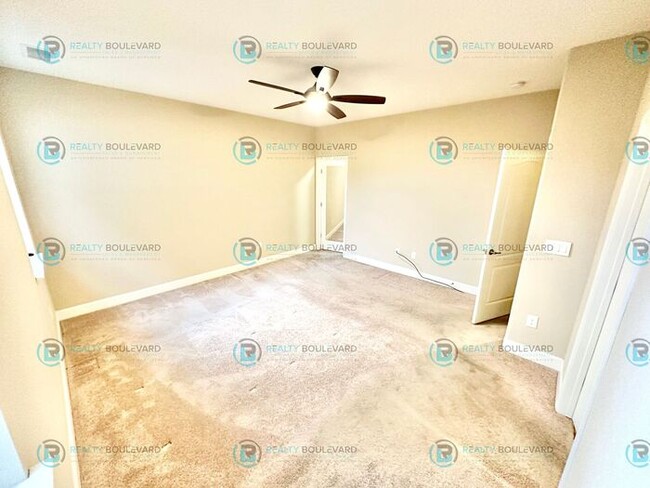 Building Photo - 1/2 Month Free! Spacious 4-Bedroom Gem in ...