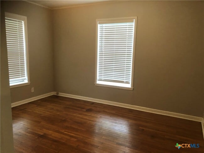 Building Photo - 1175 Canyon Dr