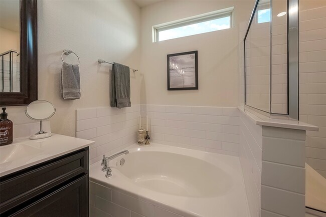 Building Photo - 1726 Summerlyn Ter Dr