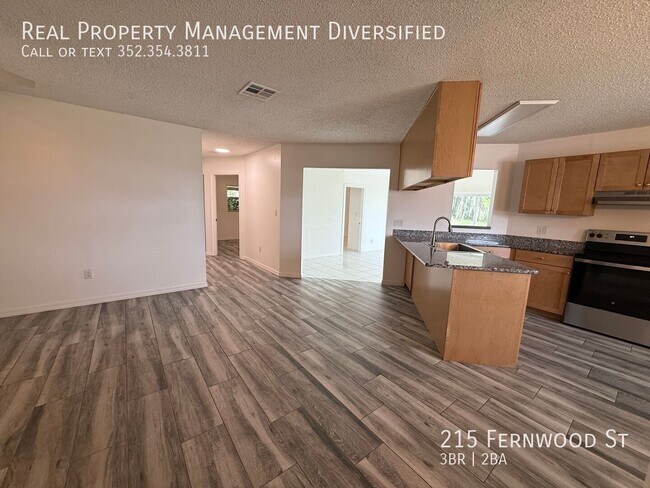 Building Photo - 215 Fernwood St