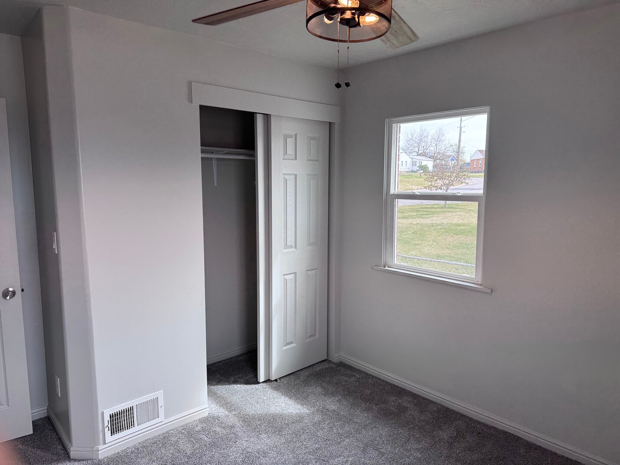 Building Photo - 3879 S 2050 W