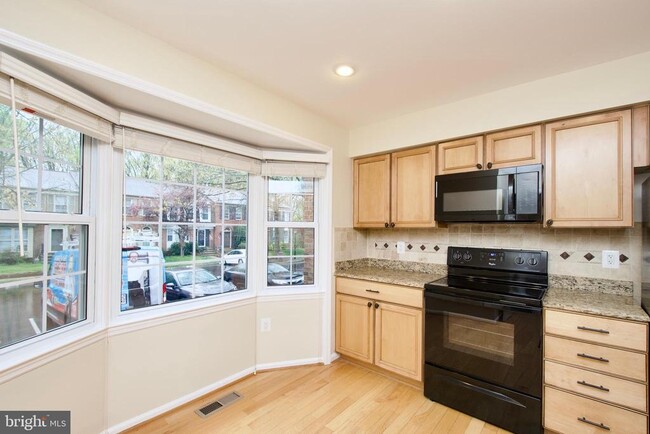 Building Photo - 6136 Summer Park Ln