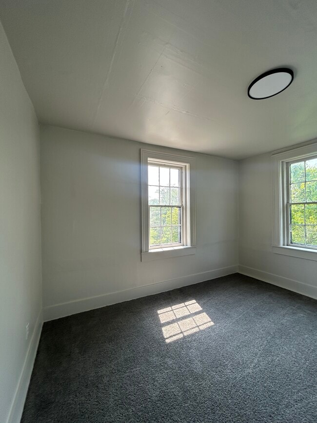 Building Photo - 1521 Adamsville Rd