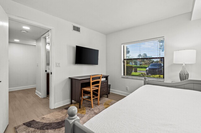 Building Photo - 5945 Parkwalk Dr