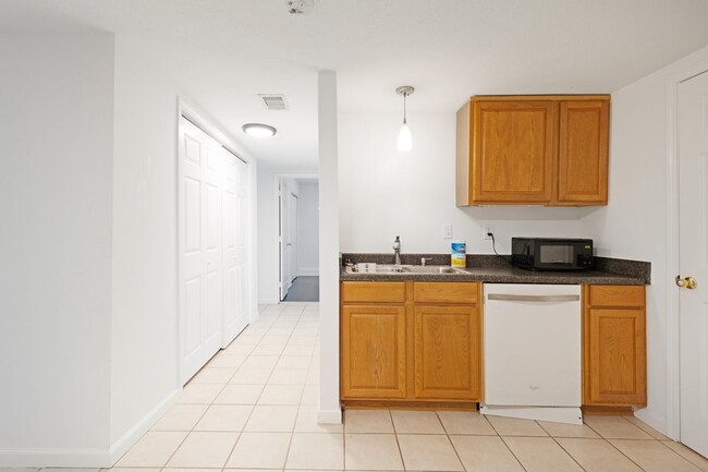 Building Photo - 1217 Market St