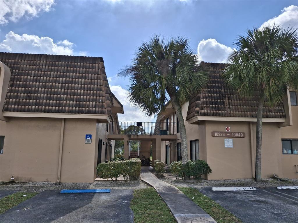 Building Photo - 10922 Royal Palm Blvd