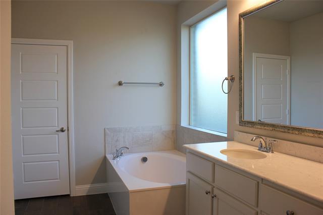 Building Photo - 940 Parkside Dr