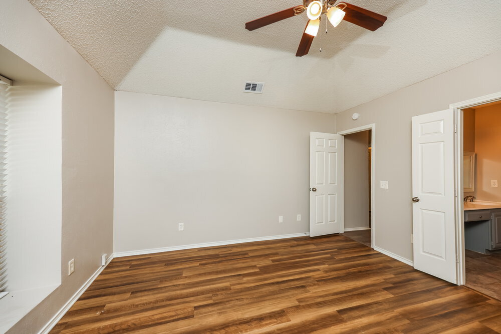 Building Photo - 928 Eagle Dr