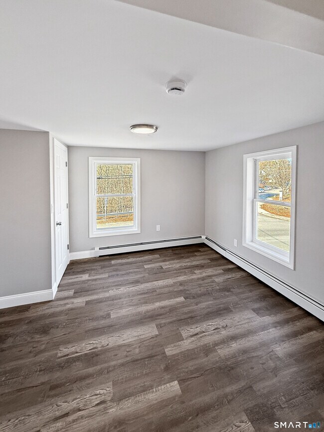 Building Photo - 4 River Rd