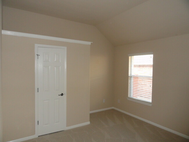Building Photo - 10024 Lisi Anne Dr