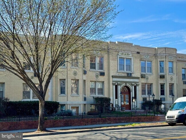 Building Photo - 3024 Wisconsin Ave NW