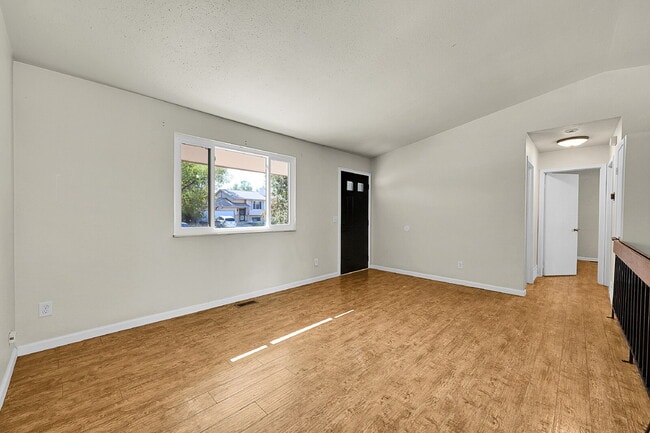 Building Photo - $1,945.00, 4-bed, 2-bath located in Colora...