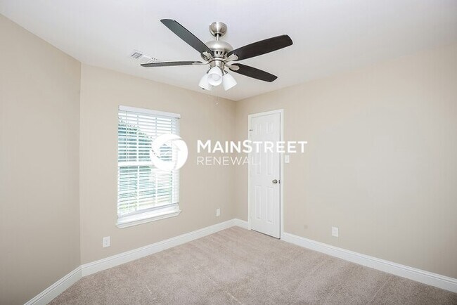 Building Photo - 4 Bedroom Pet-Friendly Home in Rowlett, TX with Main Street Renewal