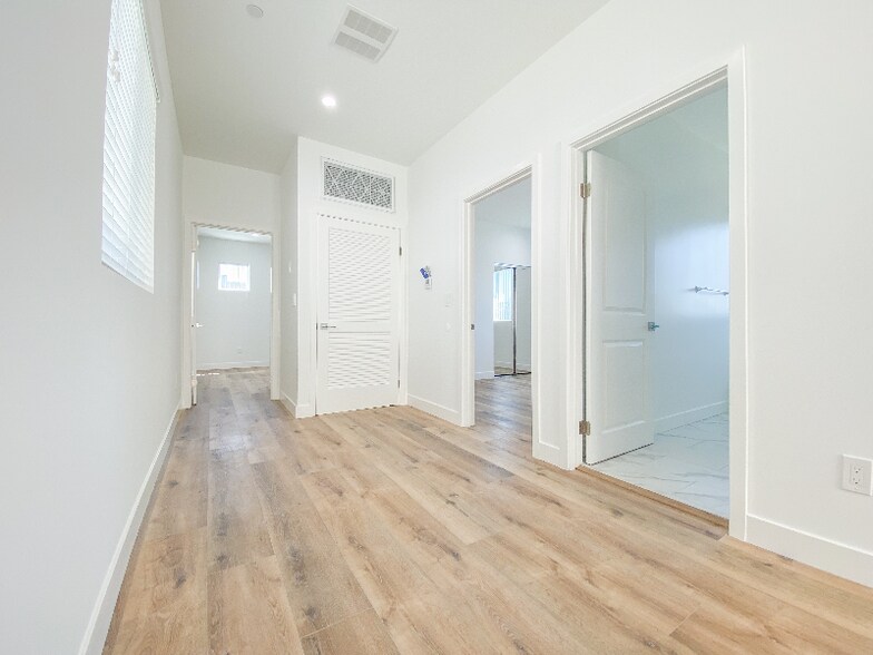 Building Photo - 6754 W 86th Pl