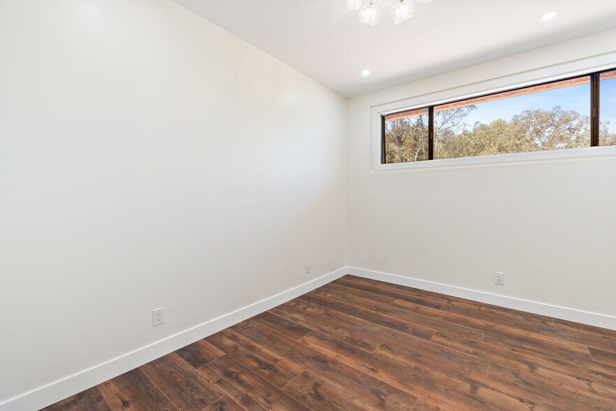 Building Photo - 540 Haverstock Rd