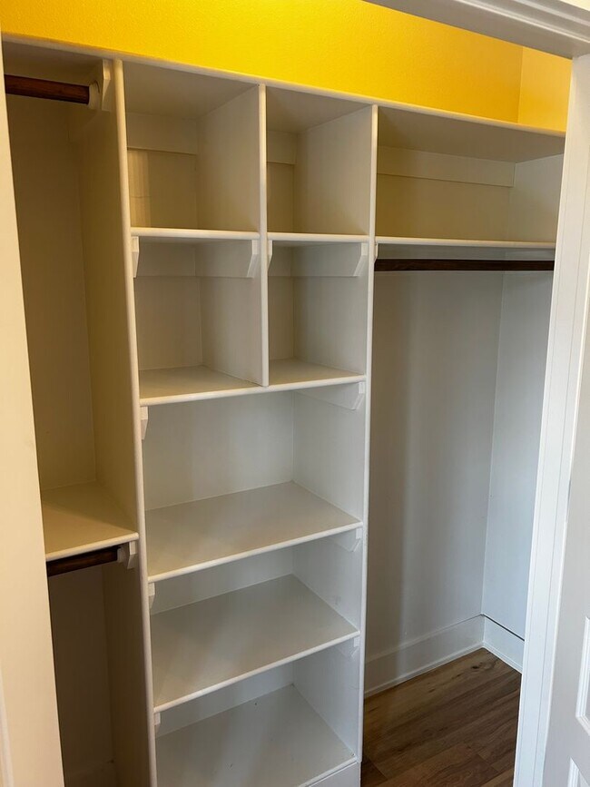 Building Photo - UNFURNISHED Beautiful Large Home Available Now on North Walnut in Fayetteville !!