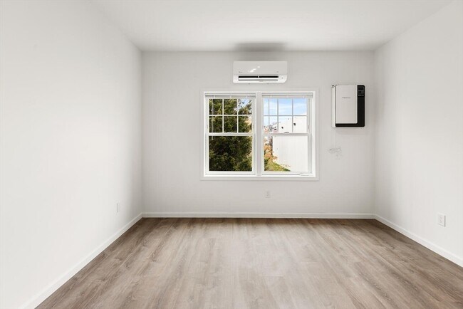 Building Photo - 50 R Maplewood Ave