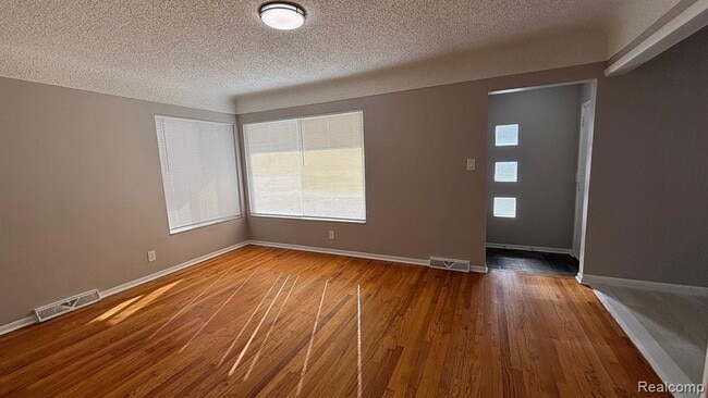 Building Photo - 28758 Leona St