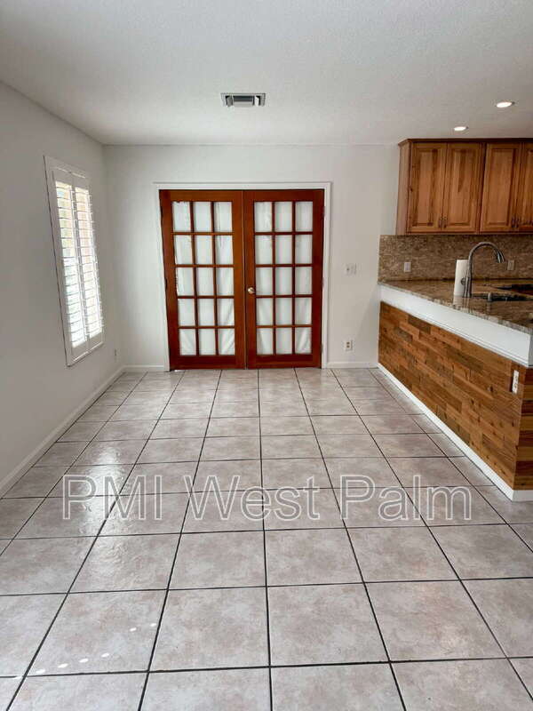 Building Photo - 147 Sunflower Cir