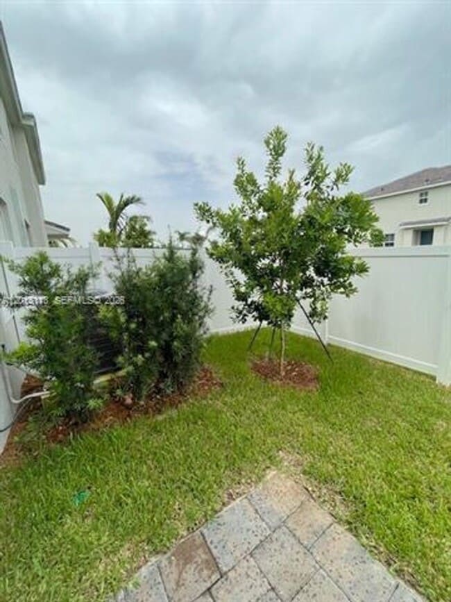 Building Photo - 172 SW 171st Ln