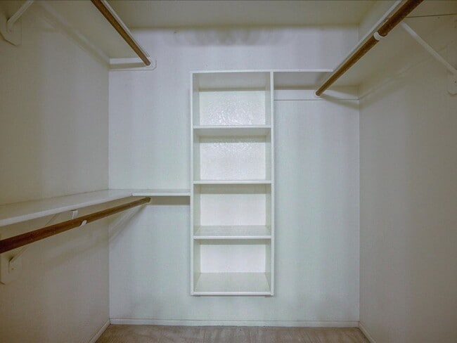 Building Photo - Near the Rillito Walk Path - 3 Bed, 2 Bath with Community Pool!