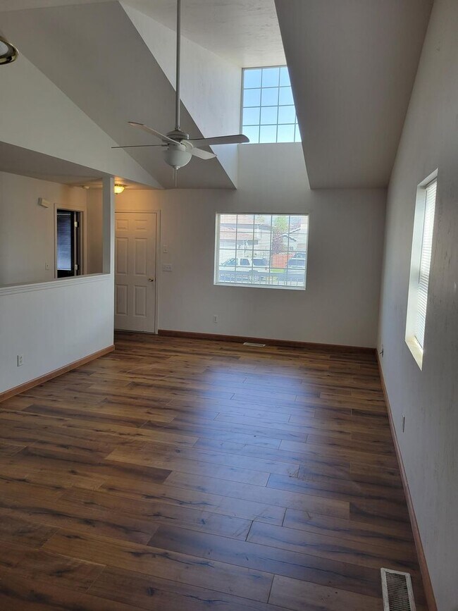Building Photo - 97 13th St